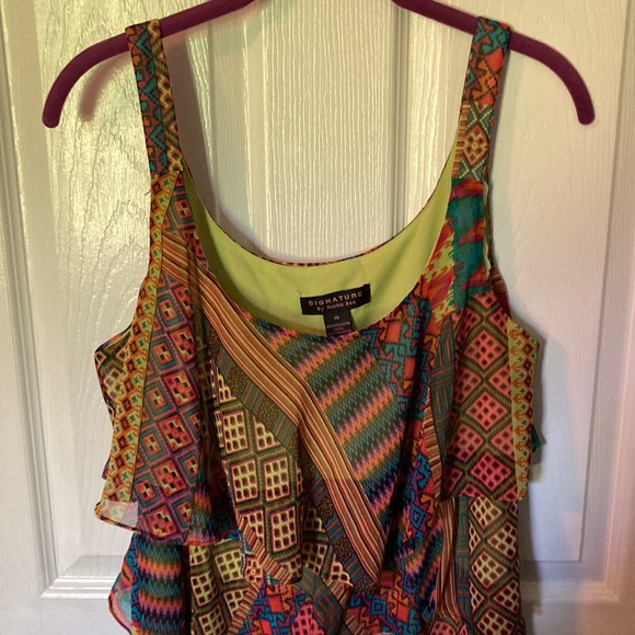 NWOT Signature by Robbie Bee Ruffled Top - Picture 3 of 7